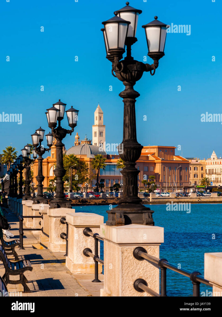 I lampioni del lungomare di Bari 100anni delle Fonderie Corazza I lampioni del lungomare di Bari 100anni delle Fonderie Corazza