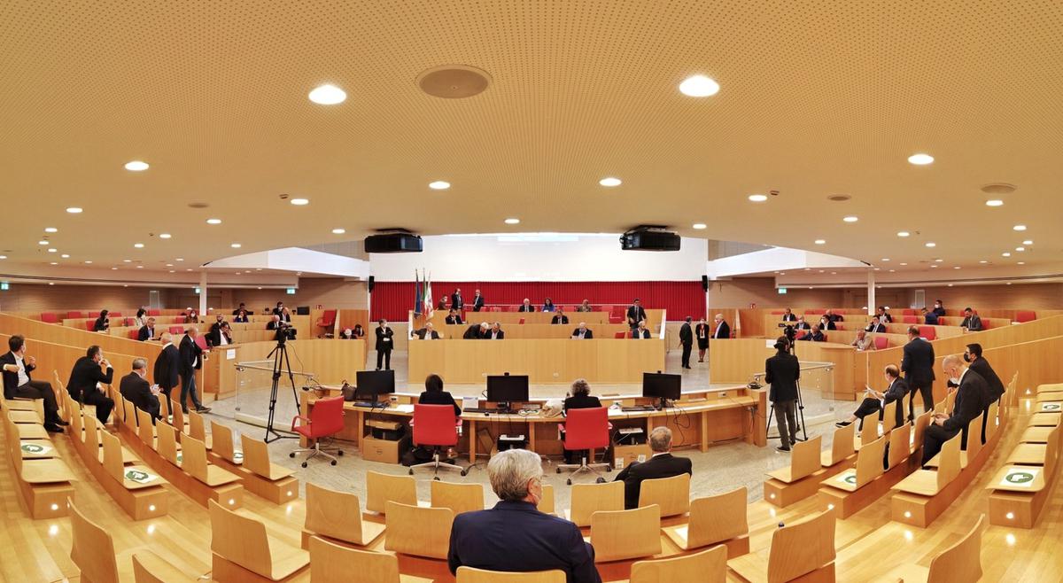 Regione Puglia – Nomine: botti e scintille di Capodanno in Consiglio