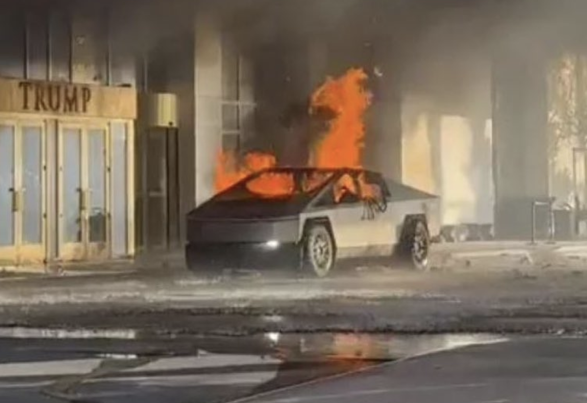 Auto esplode all’ingresso della Trump Tower Hotel di Las Vegas | video Auto esplode all’ingresso della Trump Tower Hotel di Las Vegas | video