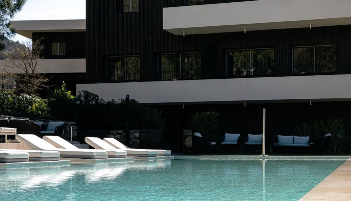 Antonino Cannavacciuolo, la casa accanto al suo resort da sogno. Ecco dove vive lo chef, un posto magico del Piemonte Antonino Cannavacciuolo, la casa accanto al suo resort da sogno. Ecco dove vive lo chef, un posto magico del Piemonte