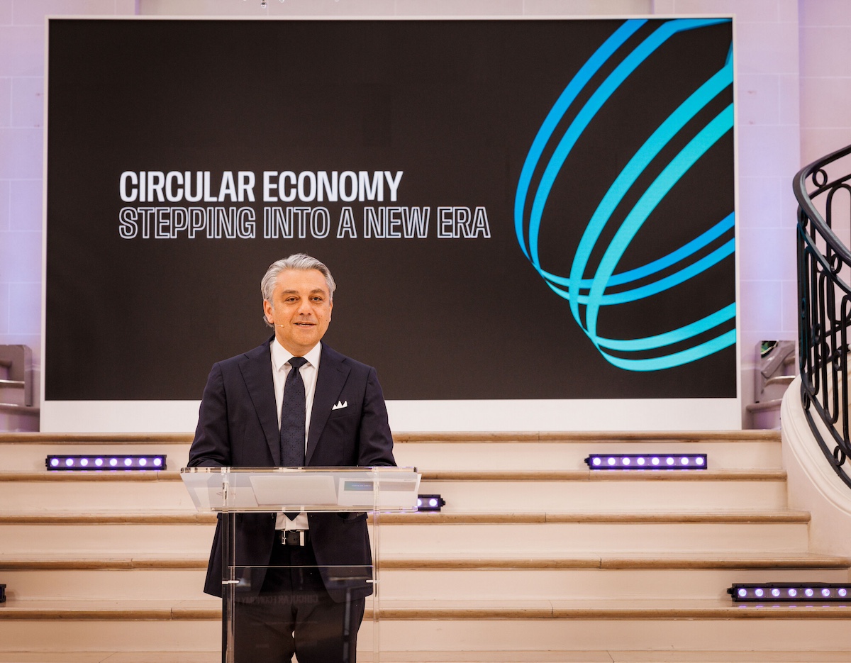 Auto elettriche: Luca de Meo CEO Renault avverte su un rischio di un aumento del 40% dei costi Auto elettriche: Luca de Meo CEO Renault avverte su un rischio di un aumento del 40% dei costi