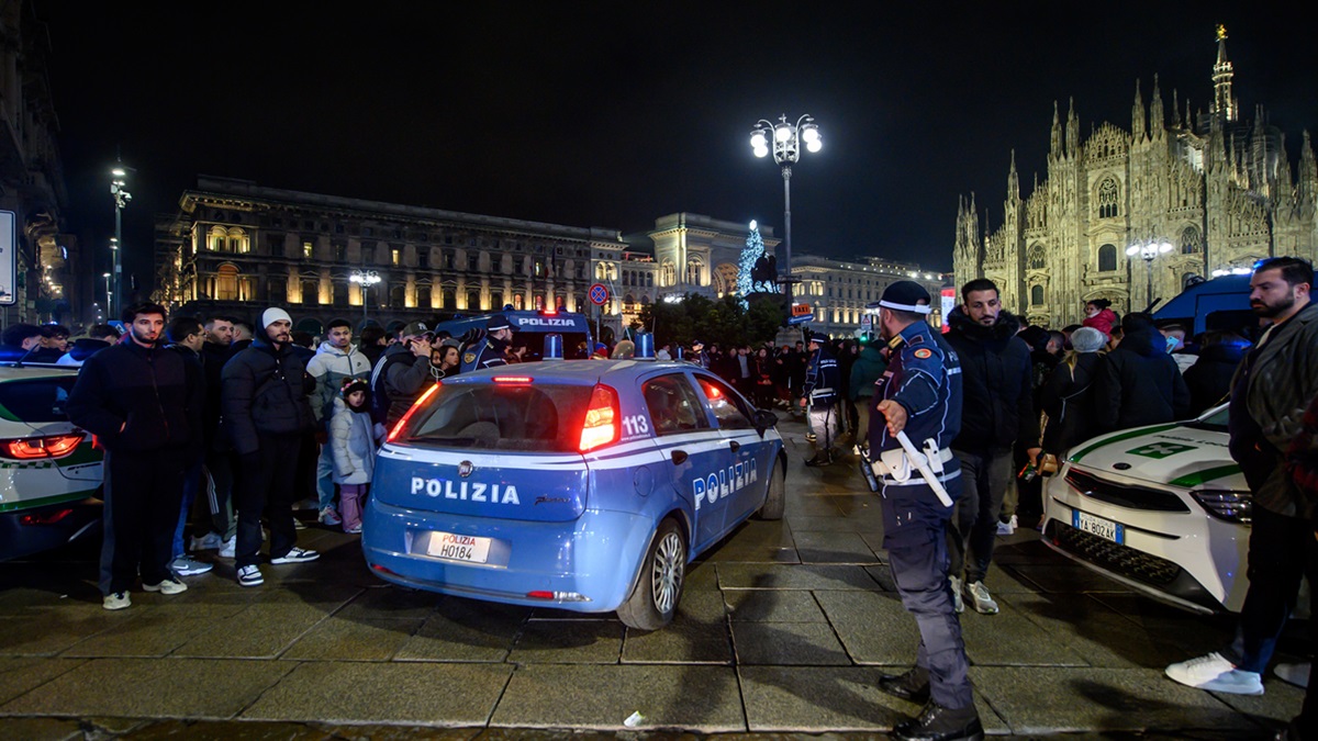 Capodanno in Duomo a Milano, aperto un fascicolo per violenza sessuale di gruppo Capodanno in Duomo a Milano, aperto un fascicolo per violenza sessuale di gruppo