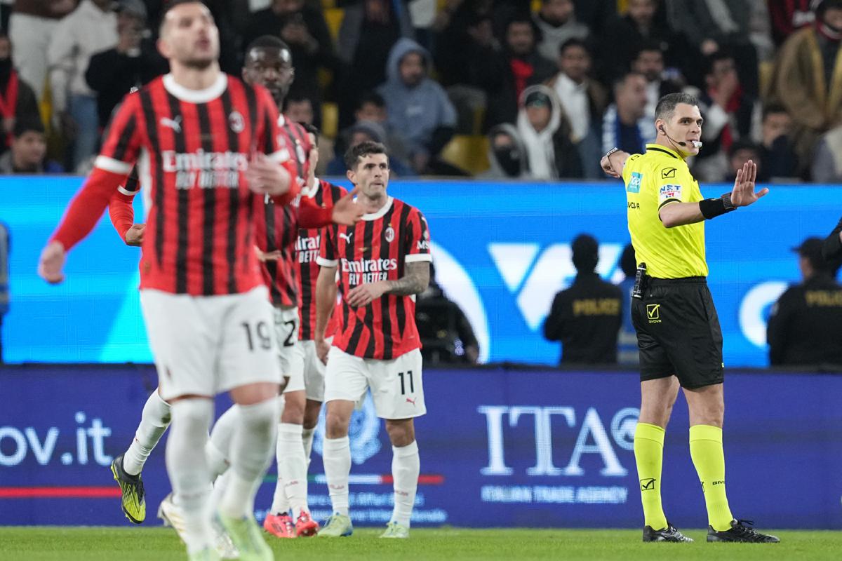Galleria foto 'Inter-Milan, gol di Theo Hernandez irregolare? La sentenza della moviola non lascia dubbi' - foto 1