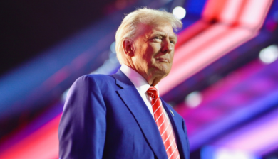 Trump senza freni da Mar-a-lago: “Se Hamas non rilascia gli ostaggi succederà l’inferno”. E non esclude l’uso della forza militare per occupare Panama e Groenlandia