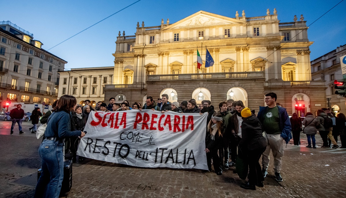 Milano, stipendi da fame per le “maschere” della Scala: interviene la Procura Milano, stipendi da fame per le “maschere” della Scala: interviene la Procura