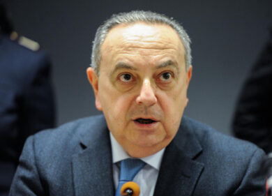 Procura di Roma, fuga nel mondo analogico: sospesa sino a a fine mese l’App processo telematico. Atti su carta