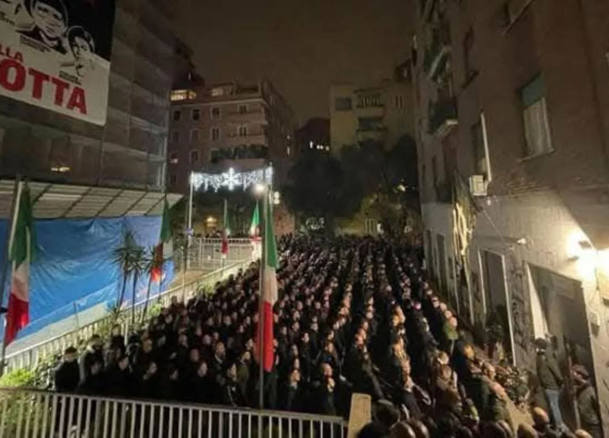 Acca Larentia, la Procura apre un fascicolo sui “saluti romani” e “Presente”. Violazioni leggi Mancino e Scelba Acca Larentia, la Procura apre un fascicolo sui “saluti romani” e “Presente”. Violazioni leggi Mancino e Scelba