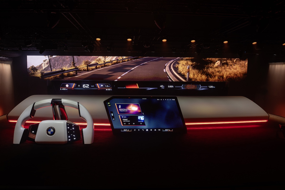 BMW Panoramic iDrive: la rivoluzione digitale della guida targata Neue Klasse BMW Panoramic iDrive: la rivoluzione digitale della guida targata Neue Klasse
