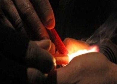 Roma, feriti due bambini di 10 e 11 anni: hanno fatto esplodere un petardo dentro una bottiglia di vetro