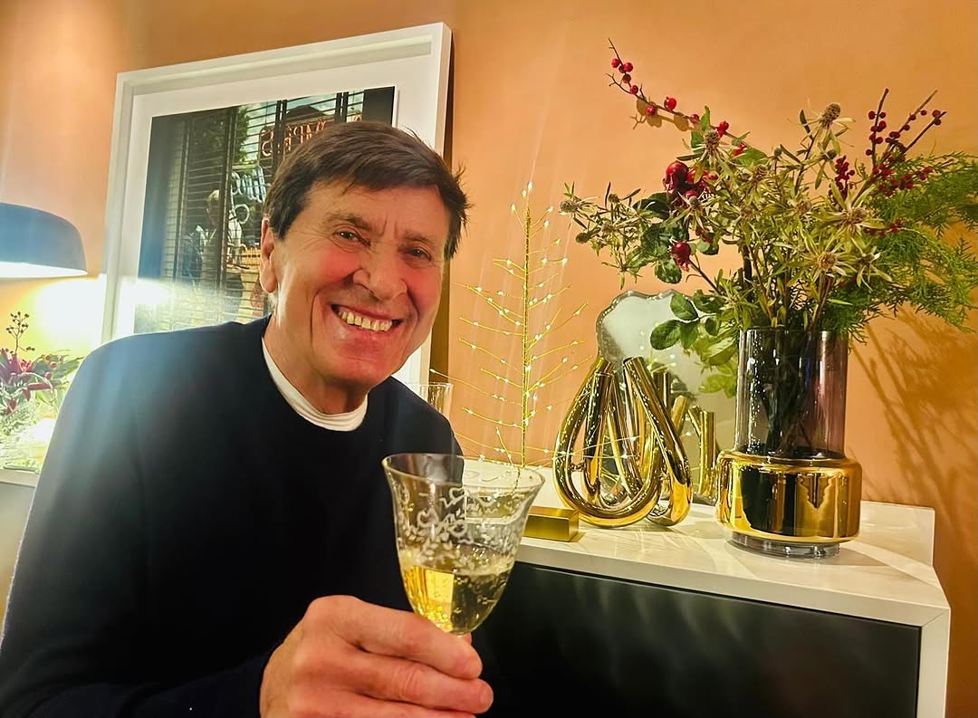 Gianni Morandi, boom dei suoi business: i ricavi della Mormora Music esplodono a oltre 2,4 milioni Gianni Morandi, boom dei suoi business: i ricavi della Mormora Music esplodono a oltre 2,4 milioni