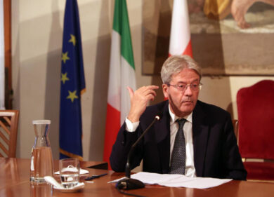 Pd, correnti in fermento. Il 18 gennaio tre meeting per condizionare Schlein. Sulla segretaria l’ombra di Gentiloni