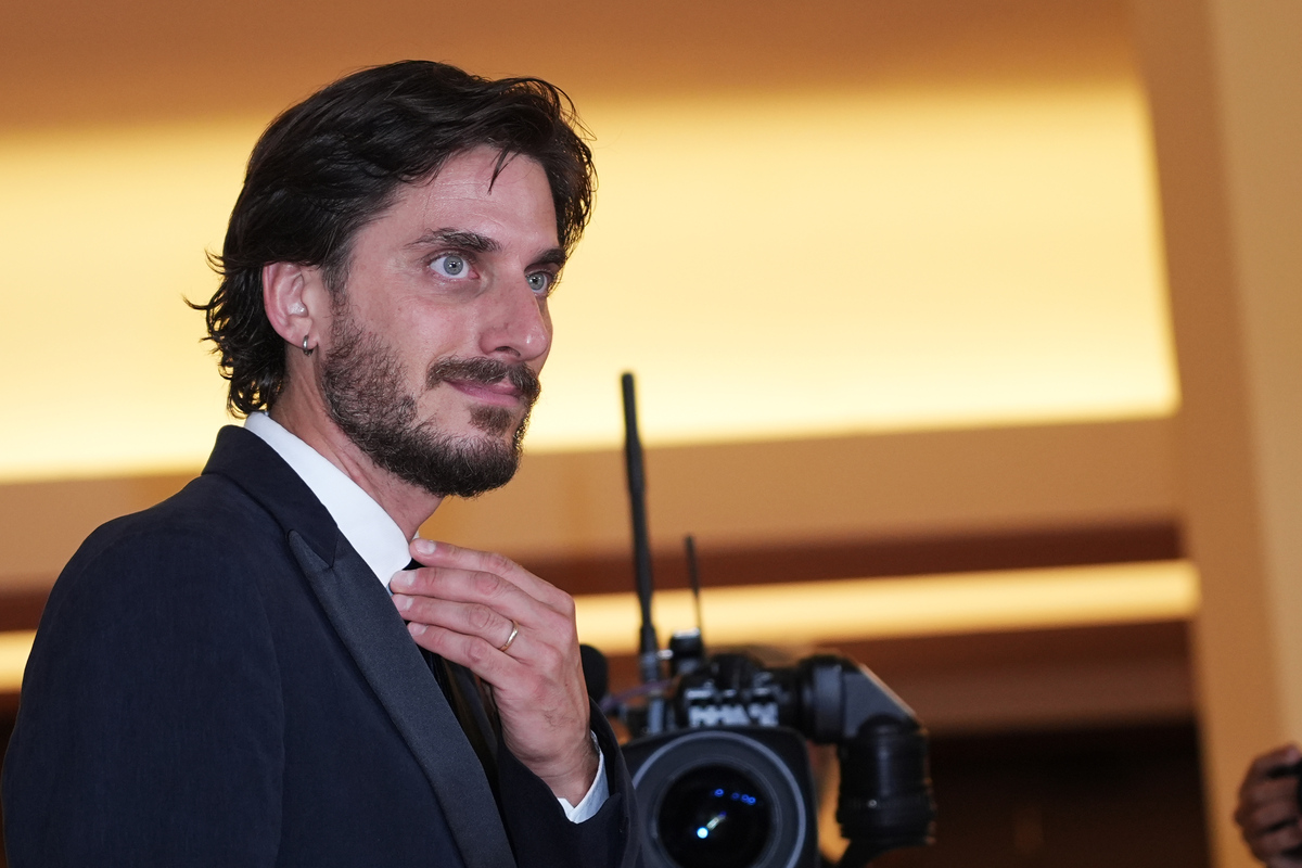 Chi è Luca Marinelli, il “Duce” nella nuova mini-serie evento in onda su Sky