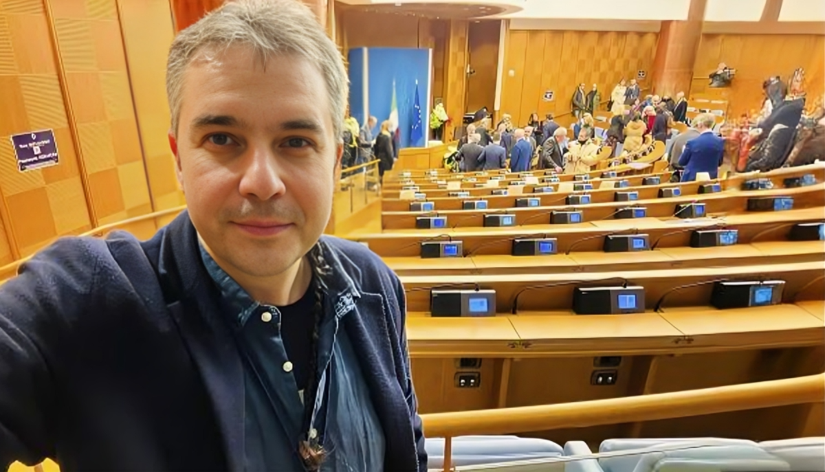 Meloni e le formiche, parla il giornalista (amico della premier) che ha posto la domanda: “Così è venuta fuori la spontaneità di Giorgia” Meloni e le formiche, parla il giornalista (amico della premier) che ha posto la domanda: “Così è venuta fuori la spontaneità di Giorgia”