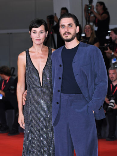 Chi è Luca Marinelli, il “Duce” nella nuova mini-serie evento in onda su Sky