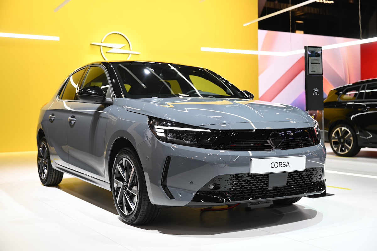 Opel lancia il pacchetto “Electric All In” e presenta tre nuovi SUV elettrificati al Salone di Bruxelles 2025