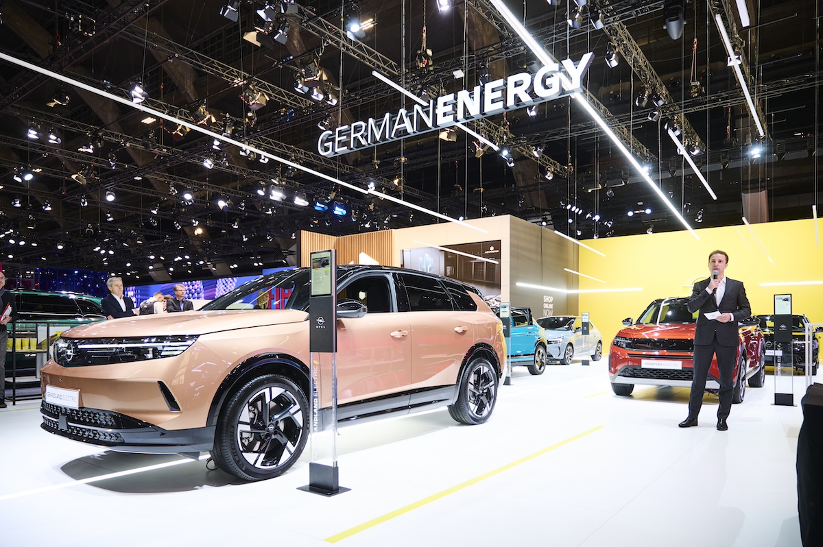 Opel lancia il pacchetto “Electric All In” e presenta tre nuovi SUV elettrificati al Salone di Bruxelles 2025