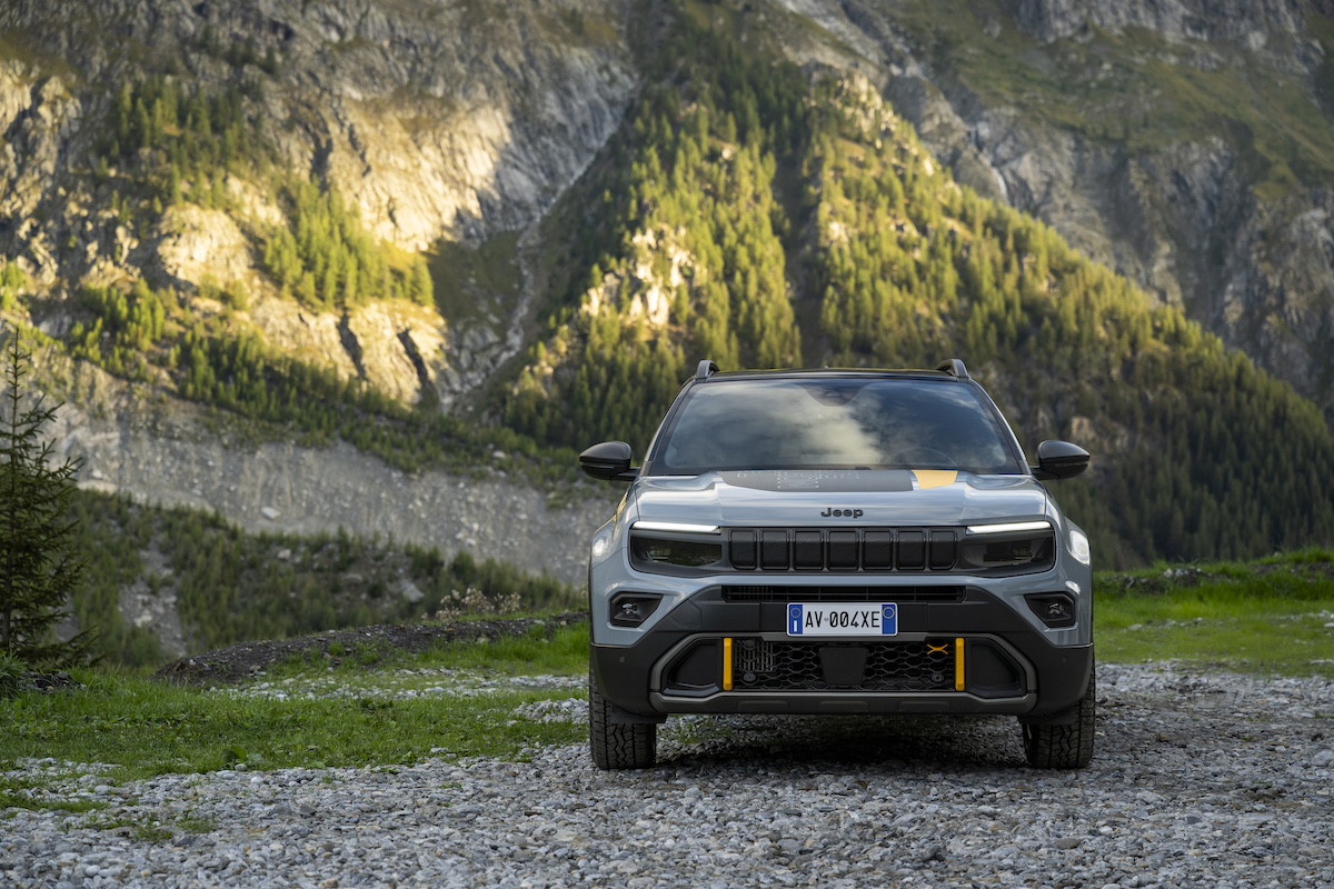Jeep al Salone di Bruxelles 2025: debutta l’Avenger 4xe The North Face Edition