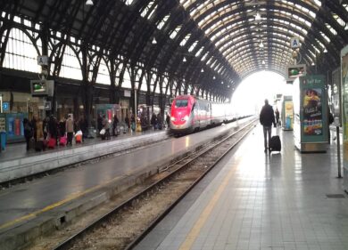 Treni, riparte la linea Milano-Genova dopo l’urto a Pavia: nessuna conseguenza per i passeggeri, servizio verso la normalità