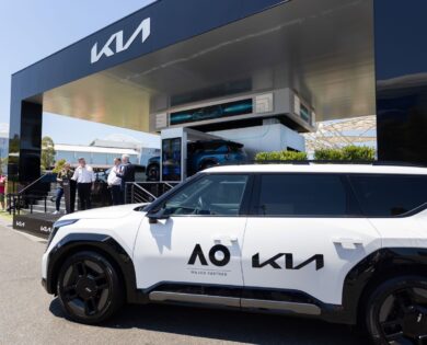 Kia “elettrifica” gli Australian Open 2025: flotta di veicoli elettrici e nuove iniziative per i fan