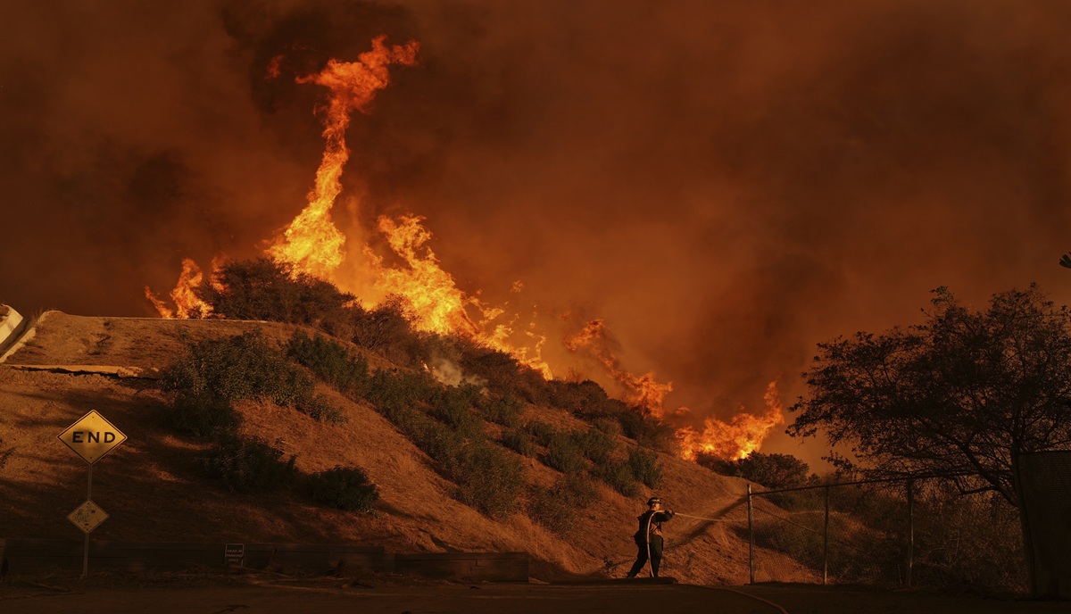 Incendi a Los Angeles, il vento non è l’unica spiegazione. Una lezione anche per l’Italia Incendi a Los Angeles, il vento non è l’unica spiegazione. Una lezione anche per l’Italia