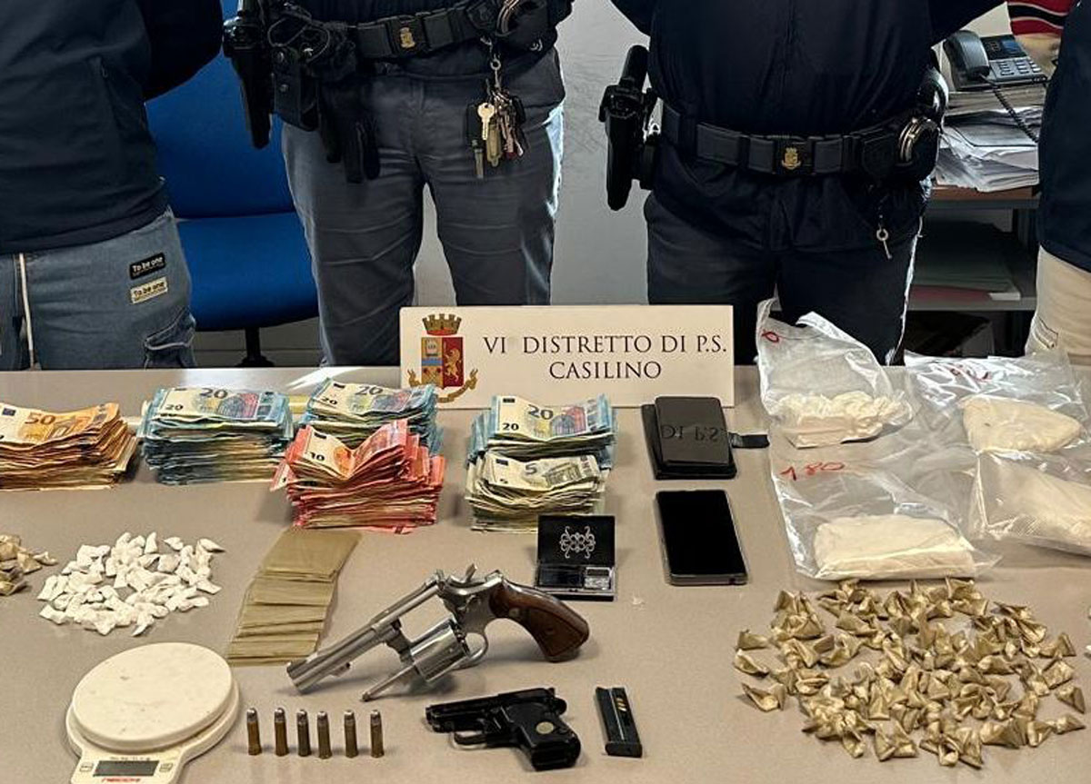 Tor Bella Monaca, droga e due pistole pronte a sparare in una casa popolare: 2 arresti Tor Bella Monaca, droga e due pistole pronte a sparare in una casa popolare: 2 arresti