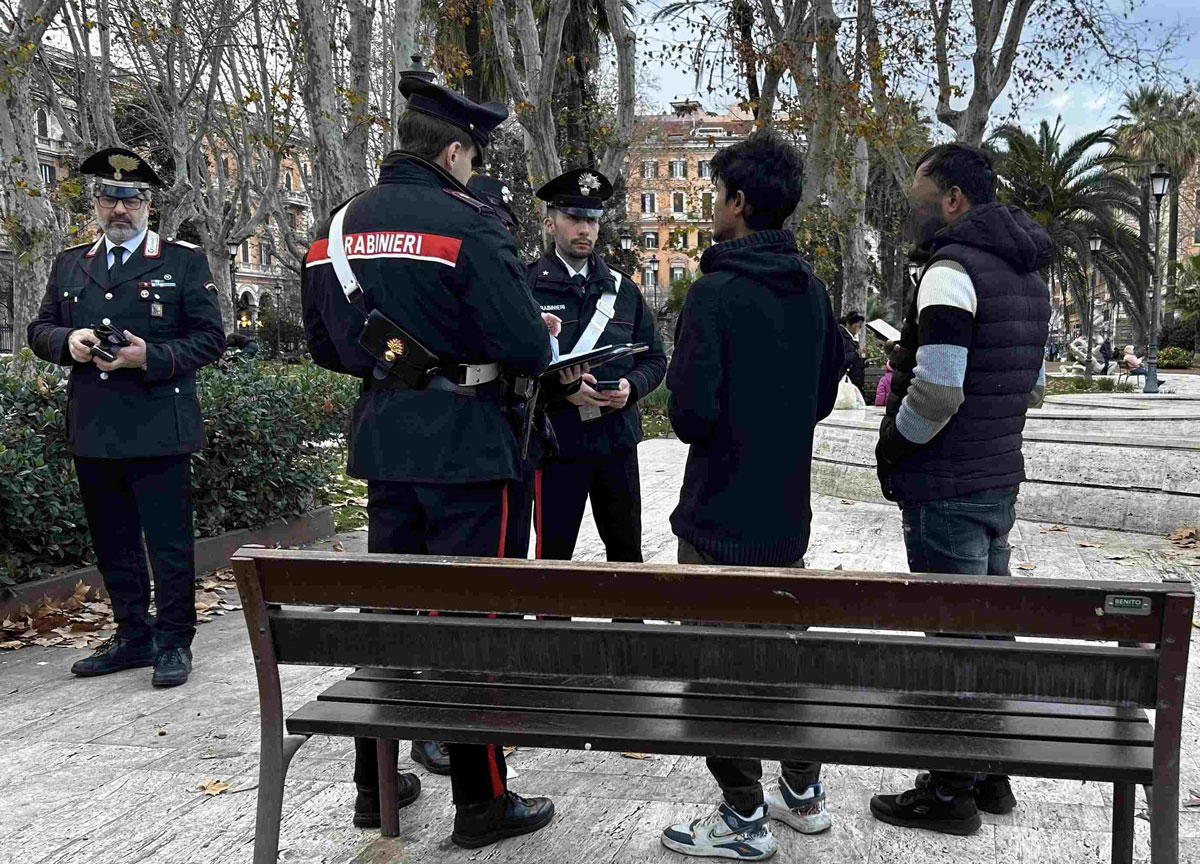 Esquilino zona rossa: 1 arresto e 4 persone allontanate: semi ubriachi disturbavano i passanti Esquilino zona rossa: 1 arresto e 4 persone allontanate: semi ubriachi disturbavano i passanti