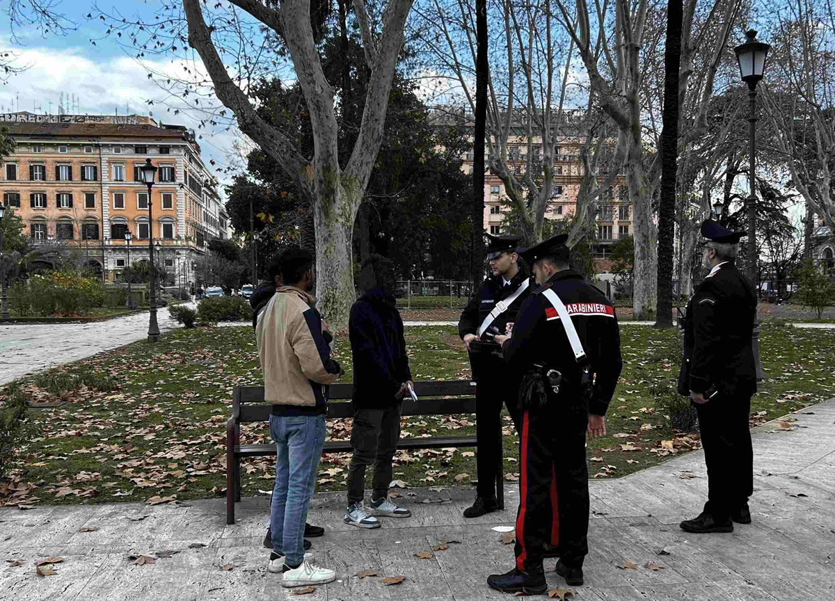 Esquilino zona rossa: 1 arresto e 4 persone allontanate: semi ubriachi disturbavano i passanti Esquilino zona rossa: 1 arresto e 4 persone allontanate: semi ubriachi disturbavano i passanti