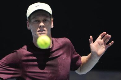 Australian Open, Sinner supera Jarry al primo turno