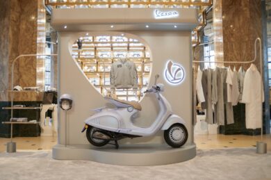 VESPA 946 Snake: l’eleganza glaciale che celebra l’anno del serpente in Edizione Limitata