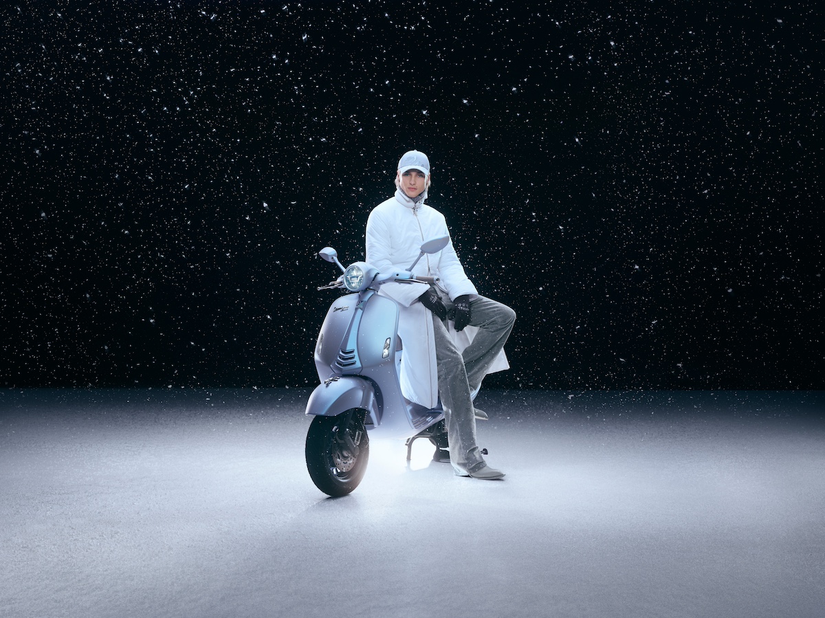 VESPA 946 Snake: l’eleganza glaciale che celebra l’anno del serpente in Edizione Limitata