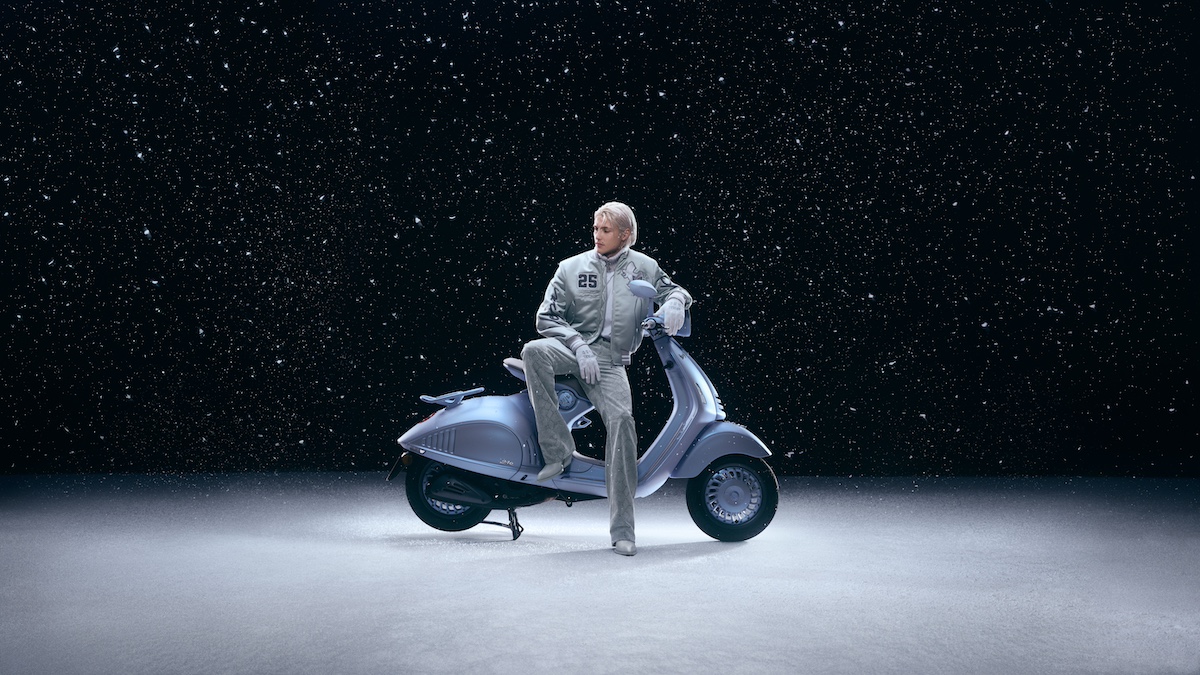 VESPA 946 Snake: l’eleganza glaciale che celebra l’anno del serpente in Edizione Limitata