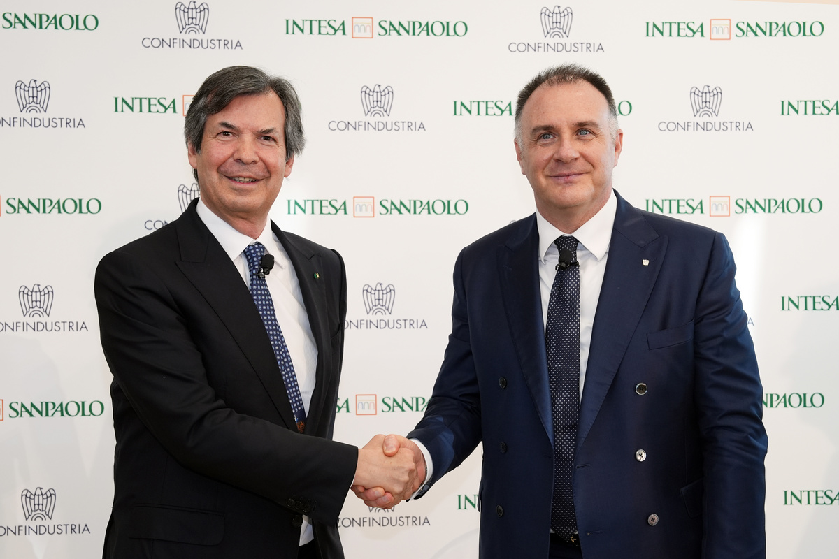 Intesa mette in campo quasi un Pnrr: 200 miliardi alle imprese nel nuovo accordo con Confindustria Intesa mette in campo quasi un Pnrr: 200 miliardi alle imprese nel nuovo accordo con Confindustria