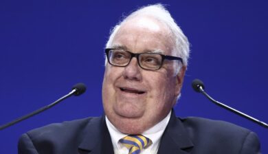 Warren Buffett ha scelto finalmente l’erede del suo impero. Ed è… suo figlio Howie. Il ritratto