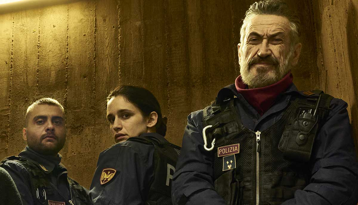 ACAB la serie su Netflix – violenza, ordine e caos in un thriller poliziesco imperdibile ACAB la serie su Netflix – violenza, ordine e caos in un thriller poliziesco imperdibile