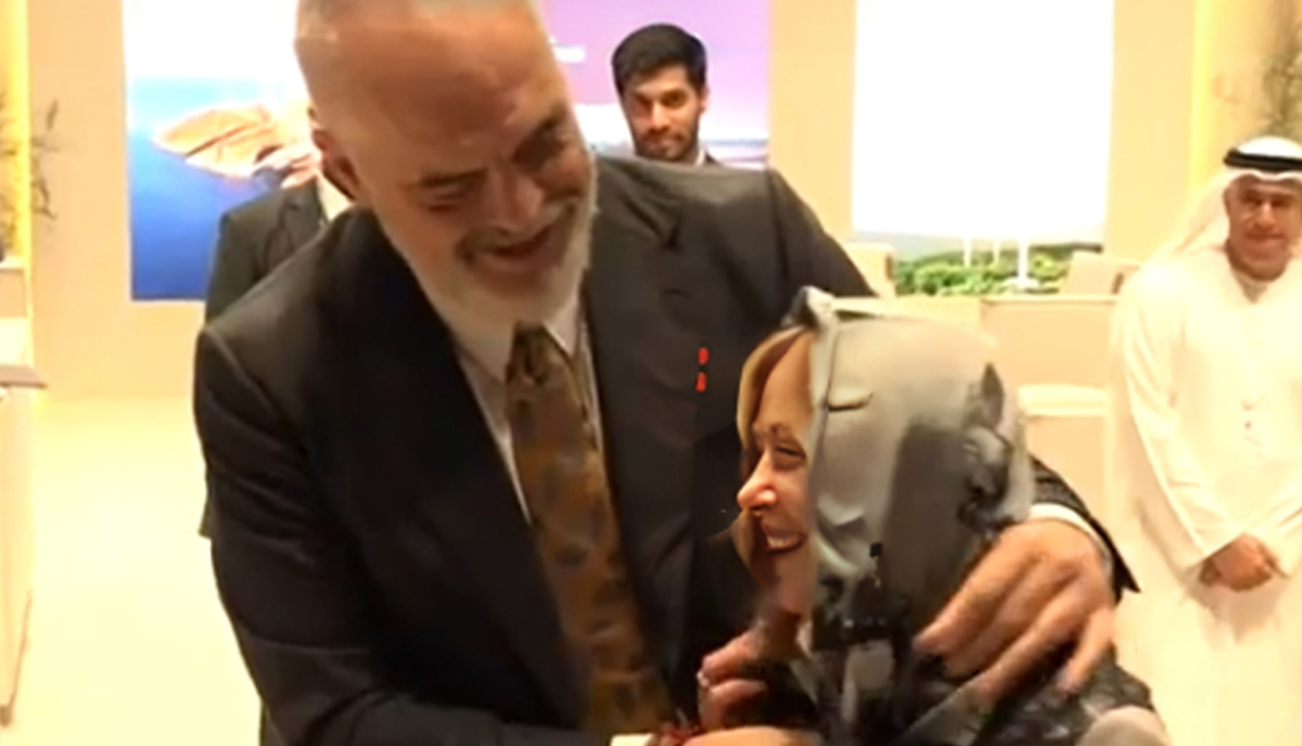 Meloni festeggia il compleanno ad Abu Dhabi, regalo a sorpresa dal premier albanese Rama. VIDEO Meloni festeggia il compleanno ad Abu Dhabi, regalo a sorpresa dal premier albanese Rama. VIDEO
