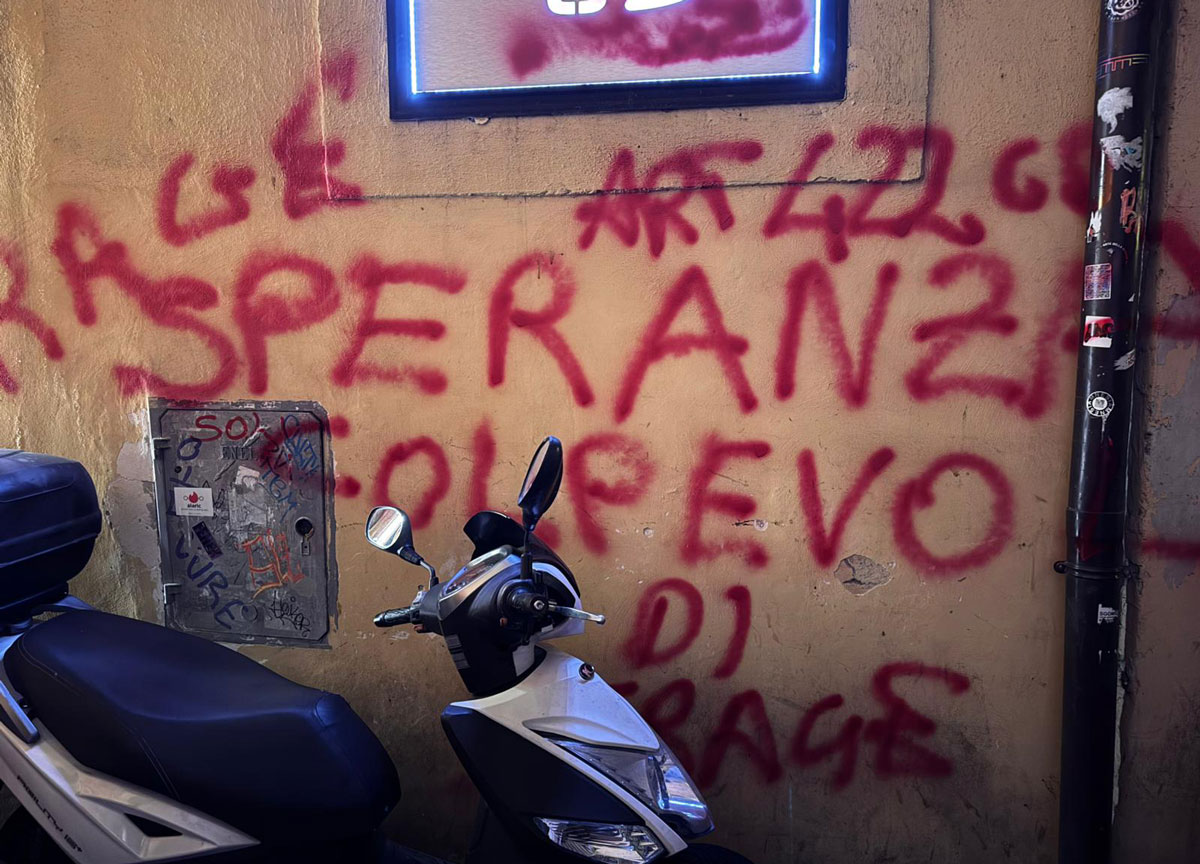 No vax imbrattano il locale che ospita serata con Roberto Speranza: “Boia e assassino” No vax imbrattano il locale che ospita serata con Roberto Speranza: “Boia e assassino”