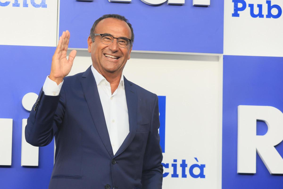 Sanremo, Carlo Conti annuncia i co-conduttori del Festival: non mancano i colpi di scena. Ecco chi sono. VIDEO Sanremo, Carlo Conti annuncia i co-conduttori del Festival: non mancano i colpi di scena. Ecco chi sono. VIDEO