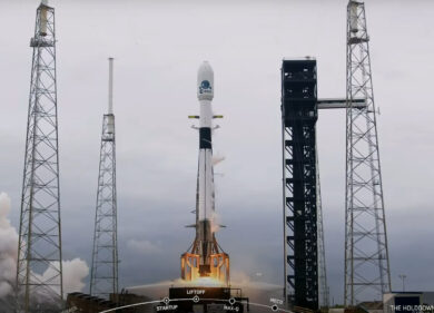 Bezos punta a prendersi anche lo spazio: primo test in volo per il razzo New Glenn. Musk si congratula con il patron di Amazon
