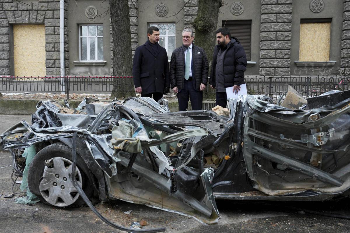 Guerra in Ucraina, Putin sfida l’Europa: esplosioni a Kiev durante la visita di Crosetto e Starmer Guerra in Ucraina, Putin sfida l’Europa: esplosioni a Kiev durante la visita di Crosetto e Starmer