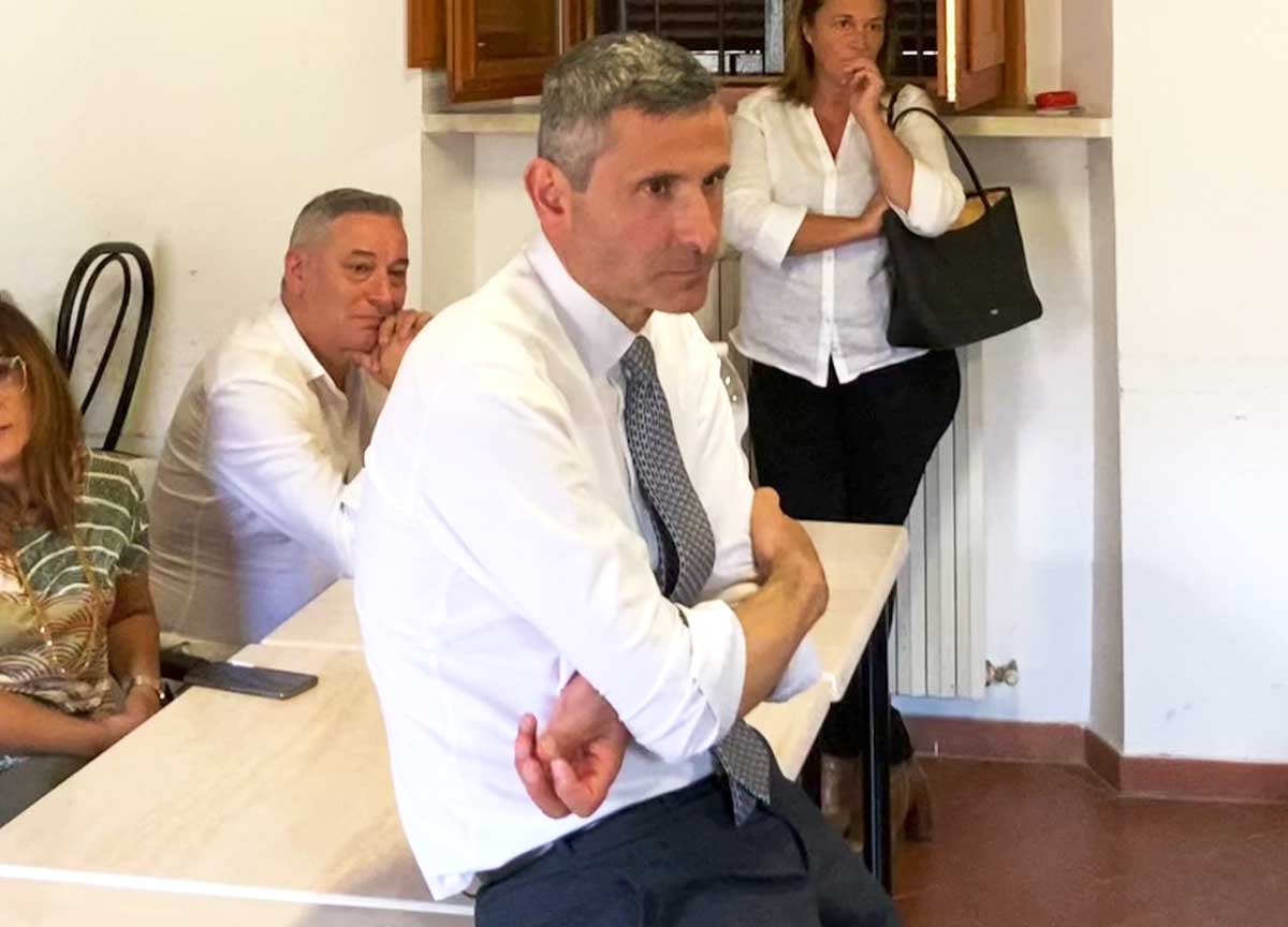 Rifiuti, è guerra tra Guidonia e Roma. Discarica chiusa, Gualtieri la riapre come “deposito” per 45 giorni Rifiuti, è guerra tra Guidonia e Roma. Discarica chiusa, Gualtieri la riapre come “deposito” per 45 giorni