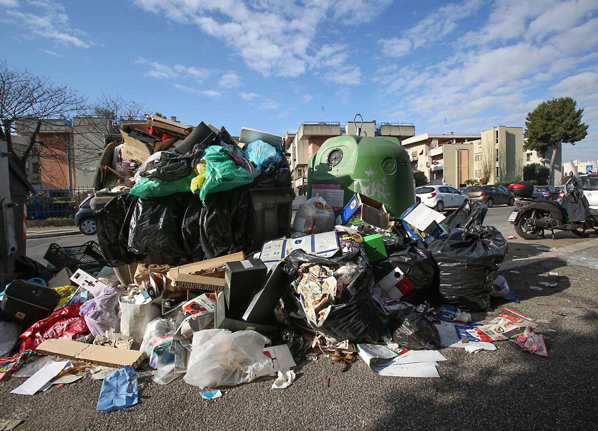 Rifiuti, è guerra tra Guidonia e Roma. Discarica chiusa, Gualtieri la riapre come “deposito” per 45 giorni Rifiuti, è guerra tra Guidonia e Roma. Discarica chiusa, Gualtieri la riapre come “deposito” per 45 giorni
