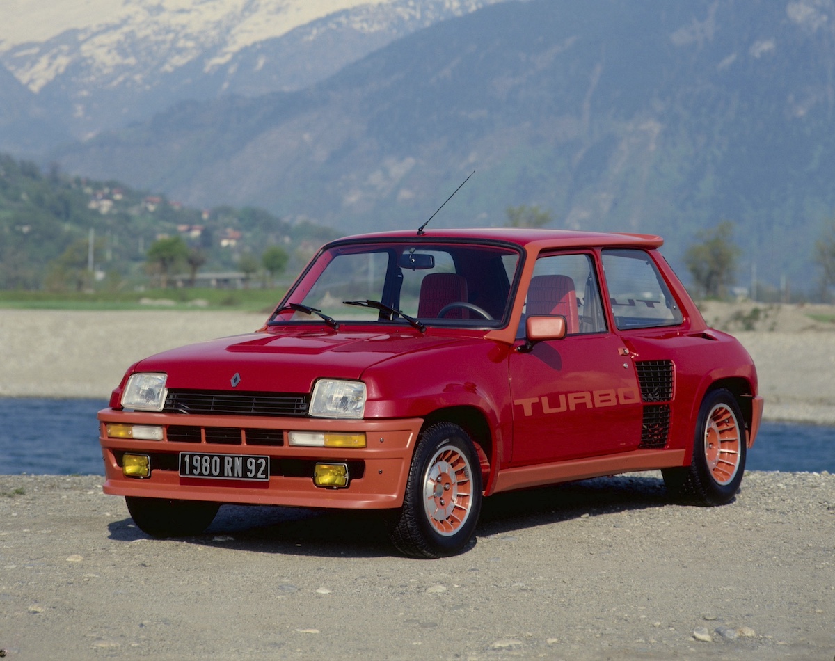 Renault 5 Turbo: l’auto che ha rivoluzionato il mondo delle sportive Renault 5 Turbo: l’auto che ha rivoluzionato il mondo delle sportive
