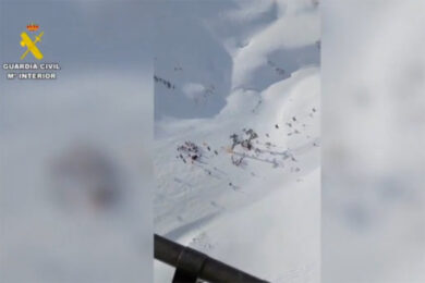 Dramma in Spagna, incidente in una seggiovia ad Astun: diversi feriti gravi / VIDEO