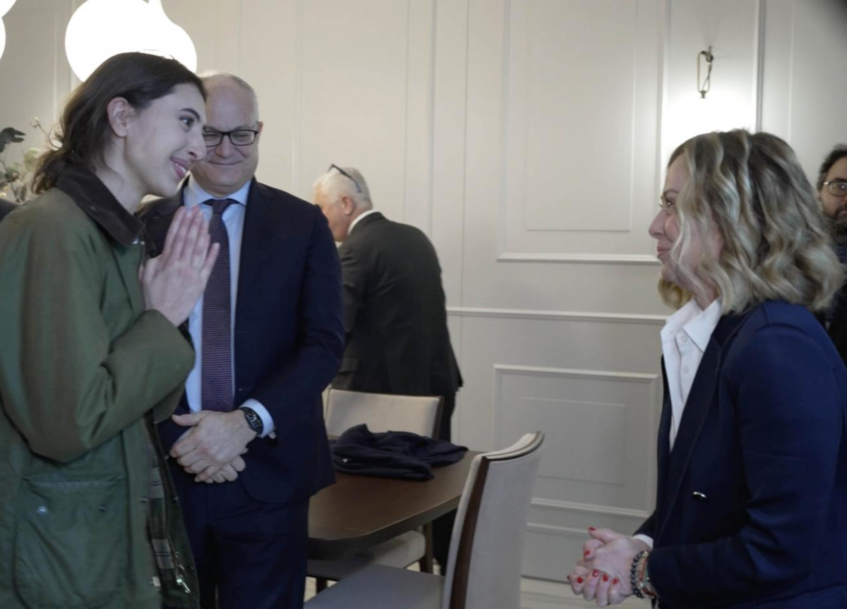 Cecilia Sala da Fazio: “Mi tenevano incappucciata per 10 ore e con la faccia al muro” Cecilia Sala da Fazio: “Mi tenevano incappucciata per 10 ore e con la faccia al muro”