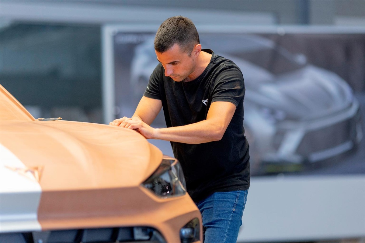 CUPRA Terramar: il suovo SUV elettrificato che ridefinisce il design automobilistico