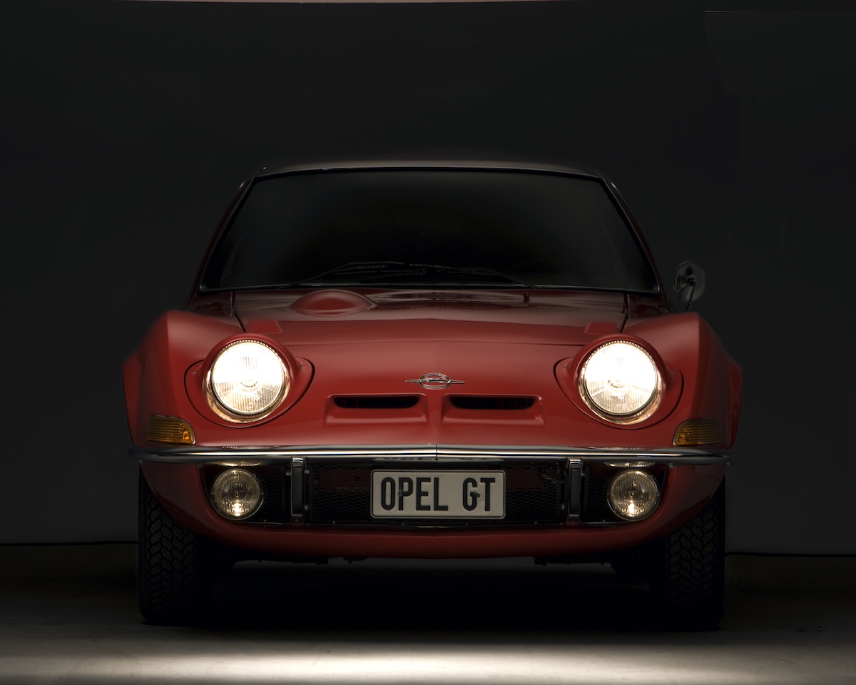 La rivoluzione dell’illuminazione Opel: dai fari a candela agli Intelli-Lux LED