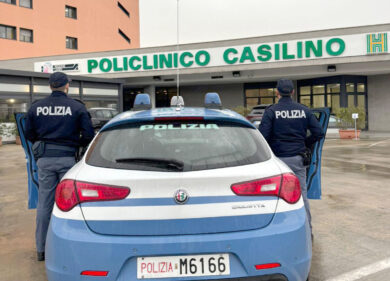 Picchia la moglie incinta e la manda in ospedale. Mentre la cuciono su Wap: “Non dire nulla”