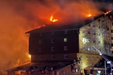 Turchia, in fiamme resort sciistico. Il bilancio si aggrava: 66 morti. VIDEO
