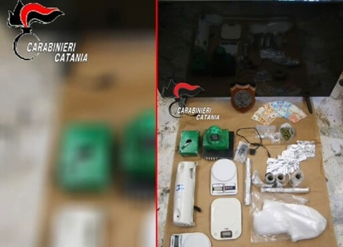 Droga a Catania, maxi blitz: 18 misure cautelari. Spacciavano con i bambini in braccio Droga a Catania, maxi blitz: 18 misure cautelari. Spacciavano con i bambini in braccio