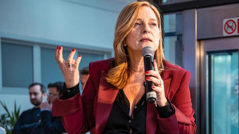 Bari Municipio 1, imbrattate nella notte le vetrate: atto vandalico?